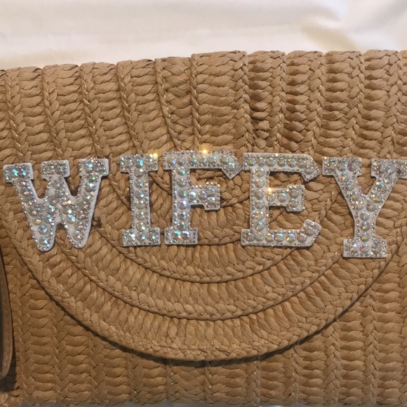 Wifey bag! Perfect for a honeymoon or Bach! - Picture 2 of 6